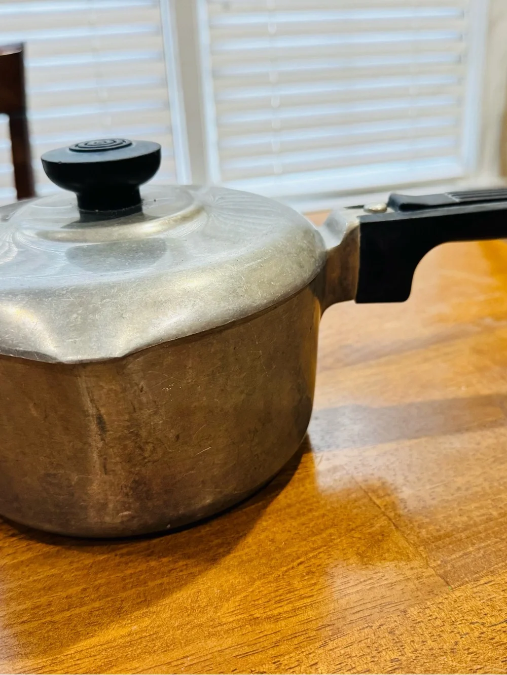 Vintage Magnalite GHC 2 Quarts (2 Liters) Dual Spout Cast Aluminum Pot with Lid.
